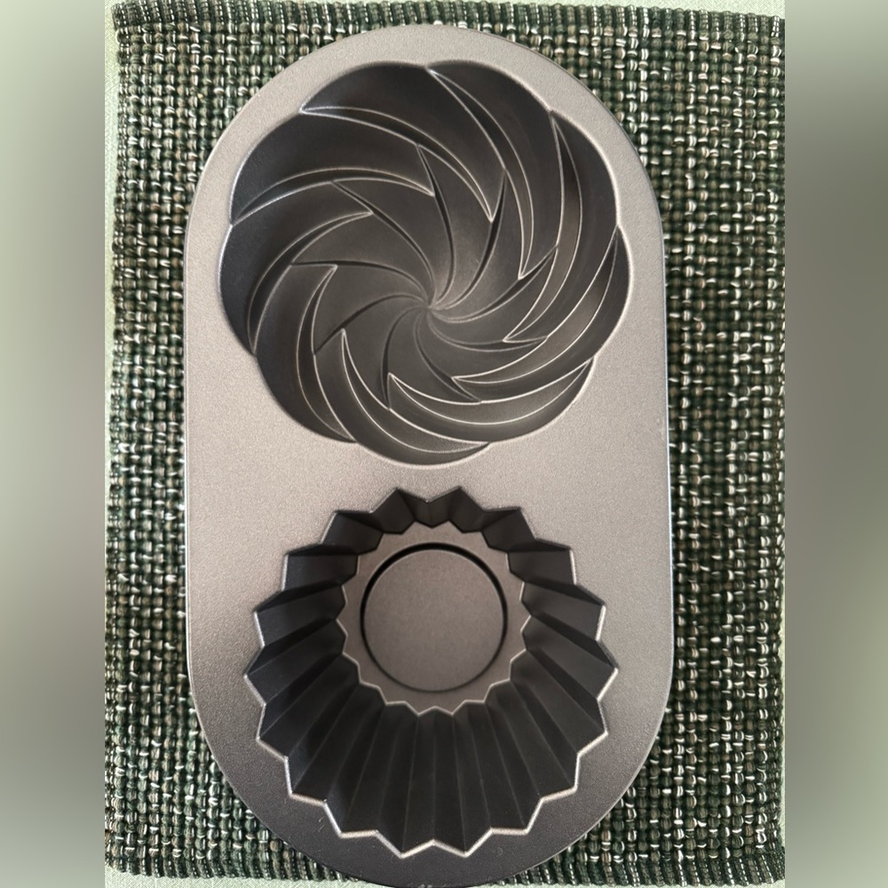 Nordic Ware Cute Cupcake Pan - 6 Cups